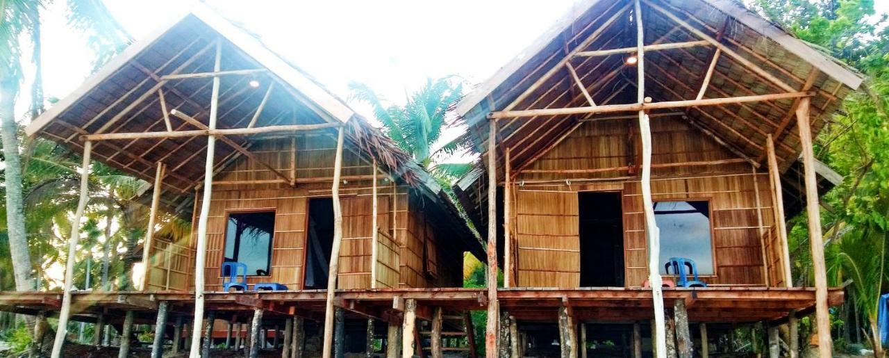 Erens Sauwandarek Guest House Pulau Mansuar Exterior foto